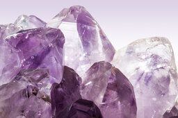 Amatista cuarzo violeta piedra protectora
