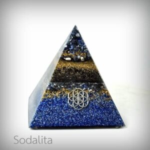 Orgonita / Radionita Super Pirámide con Luz y Gemas