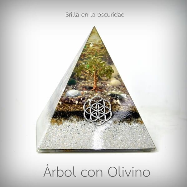 Pirámide Orgonita Ultra con Árbol de la Vida, Luz y Gemas